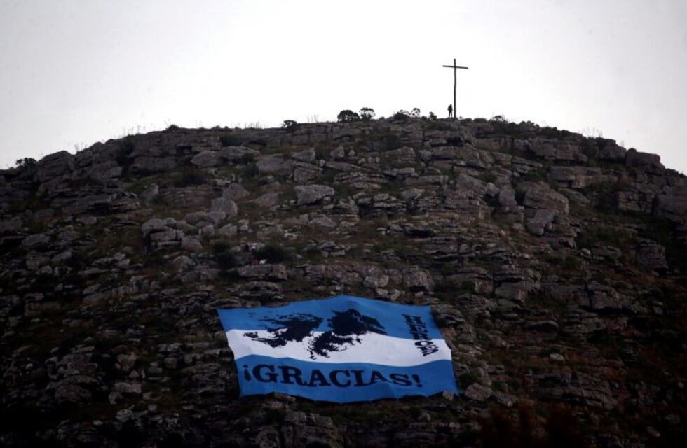 Ascienden a 99 las identificaciones de soldados argentinos caídos en Malvinas