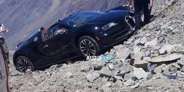 Bugatti Veyron casi se desbarranca en la zona cordillerana\u002E