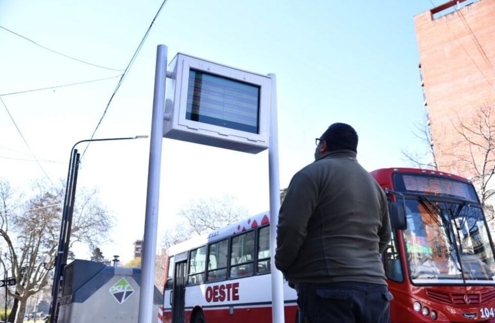 Instalan carteles que estiman el tiempo de arribo de los colectivos