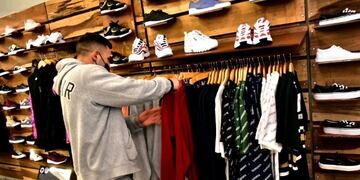 Retroceso de fase: pedido de la cámara textil para seguir trabajando (Foto: La Capital)