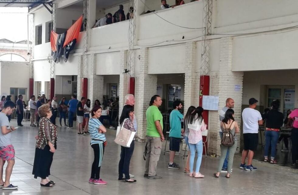 Alta Gracia: desde temprano hubo una importante concurrencia en las urnas
