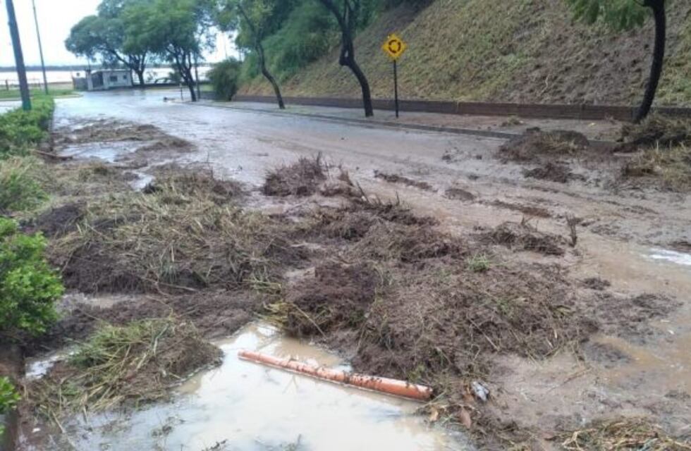 El temporal provocó el deslizamiento de tierra en Pellegrini y Belgrano