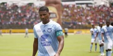 El capitán de Emelec fue filmado alcoholizado en la previa al partido con River\u002E