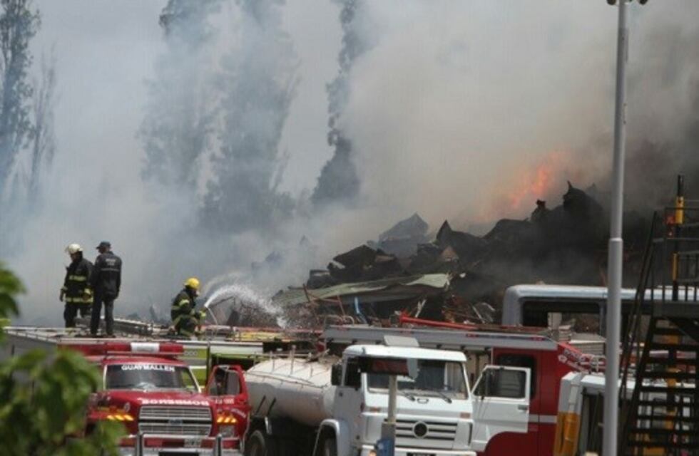 ¡Impactante incendio en Godoy Cruz!