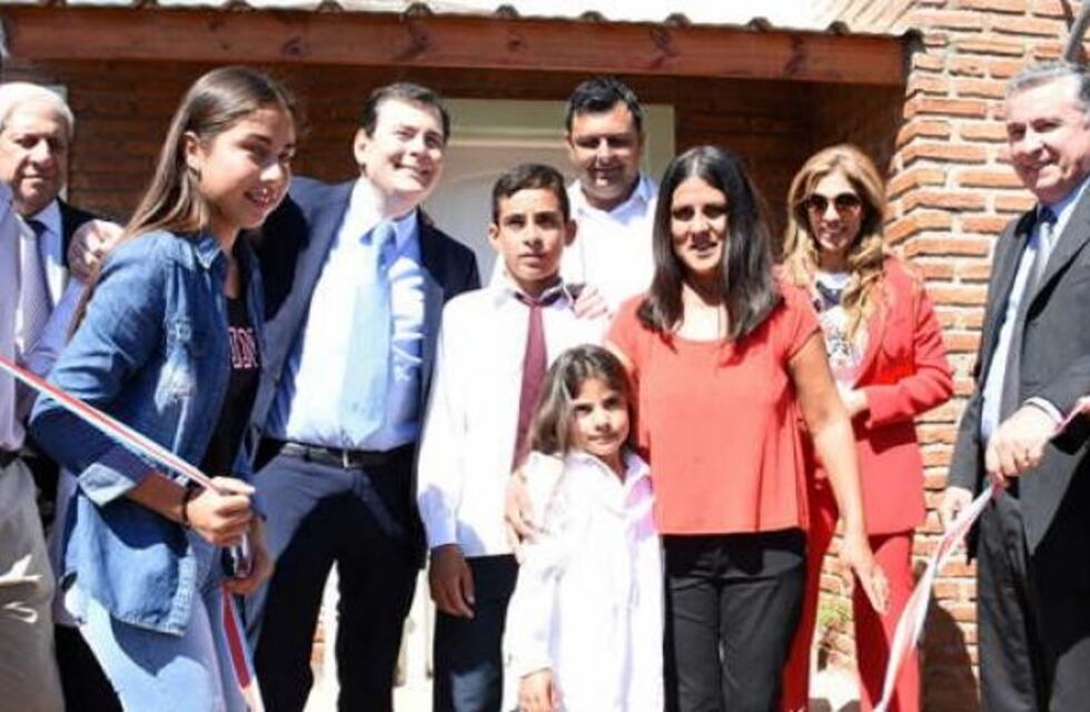 Zamora entregó 10 viviendas sociales en Vilelas