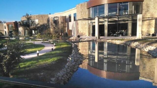 El local de venta de bebidas asaltado anoche se encuentra en el shopping guaymallino La Barraca.