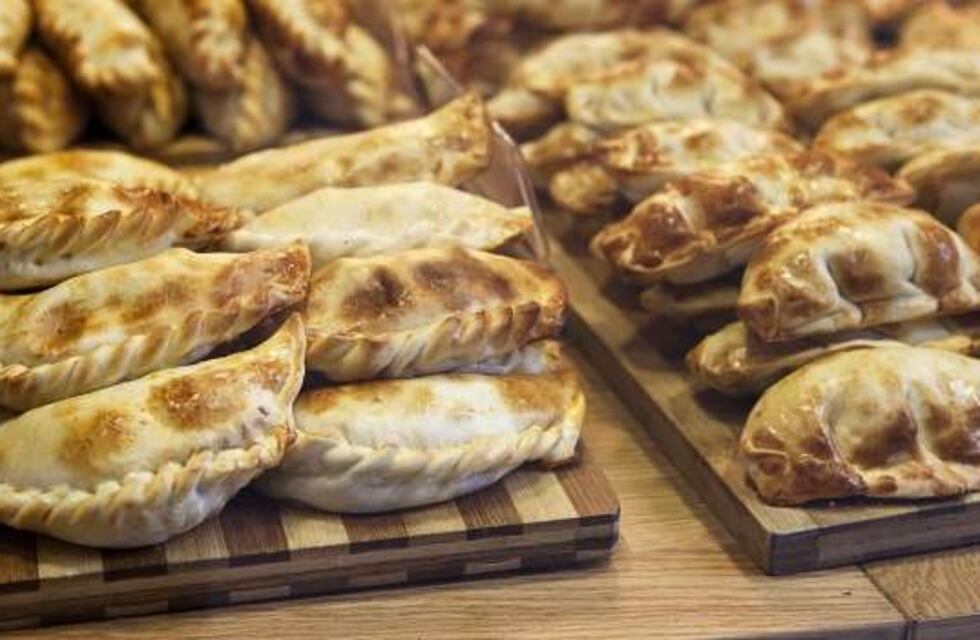 Venta de empanadas a beneficio de los Bomberos Voluntarios de Villa Allende