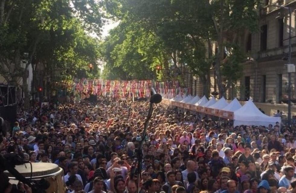 Miles de personas se congregaron en el festival porteño de comidas y culturas regionales