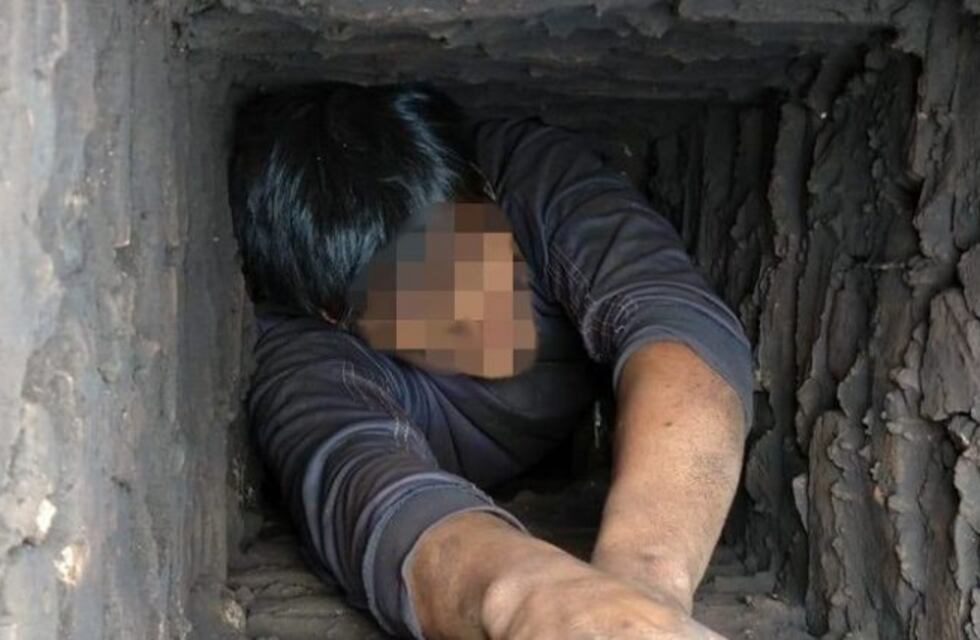 Un ladrón intentó huir de un robo pero quedó atrapado en la chimenea