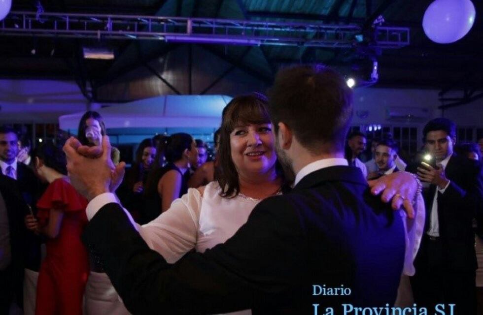 El mejor "sí, acepto": armaron un casamiento falso sólo para divertirse