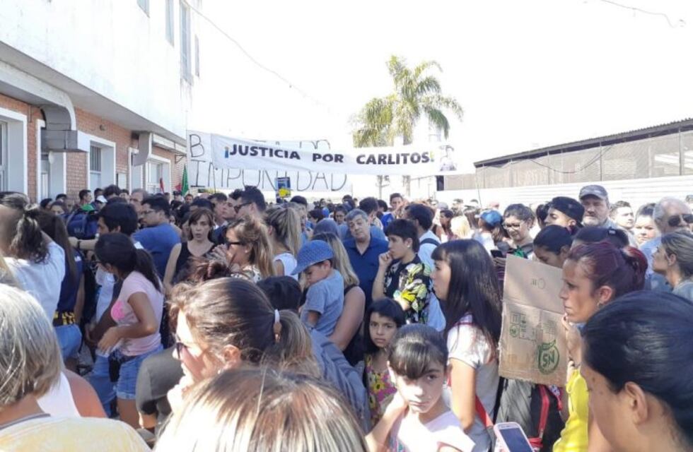 Multitudinario reclamo de Justicia por la muerte de Carlos Orellano