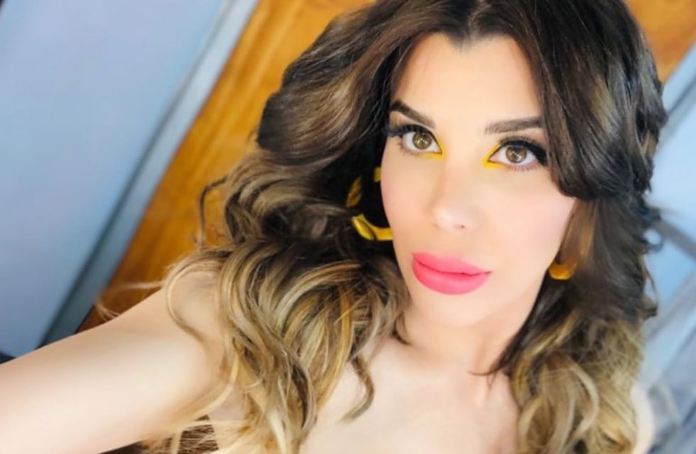 Charlotte Caniggia ardió las redes: posó con un body de red, sin ropa interior y con un short tiro alto