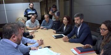 La totalidad de los empleados de la Administración Pública provincial tiene garantizada una recomposición salarial hasta fin de año\u002E