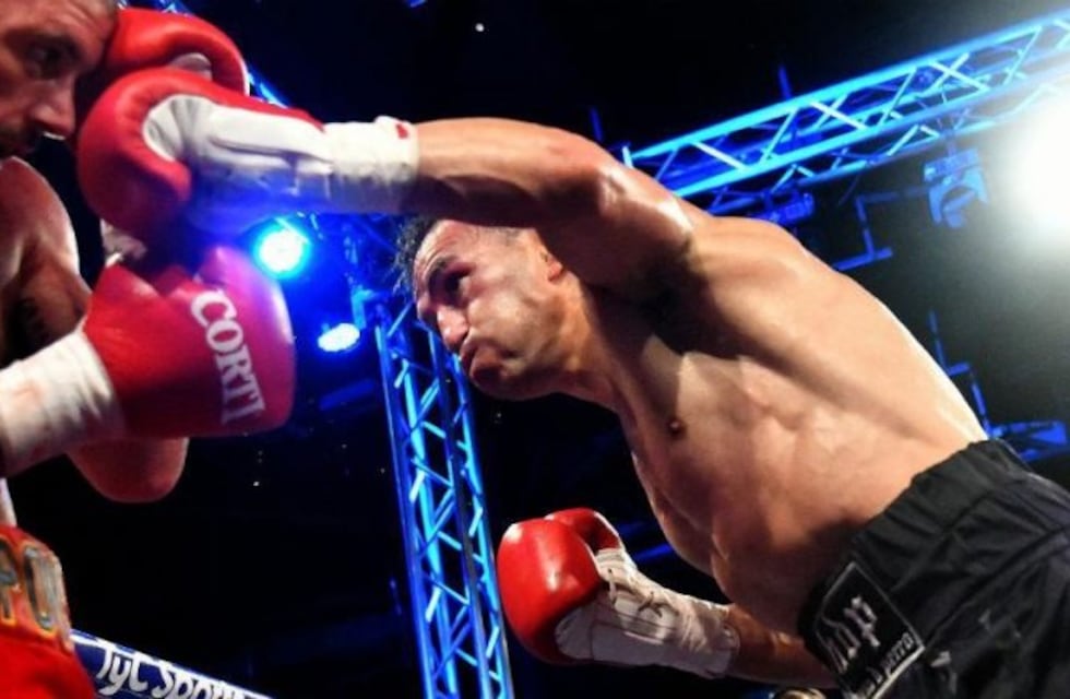 Omar Narváez le ganó por nocaut técnico al ruso Nikolai Potapov