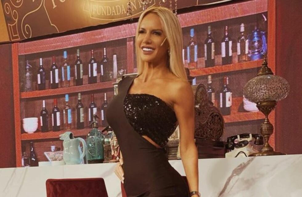 Luciana Salazar mostró el sensual look que elige para entrenar en su casa