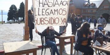 Gastronómicos de Bariloche analizan vender comida en la calle en medio de la crisis por el coronavirus