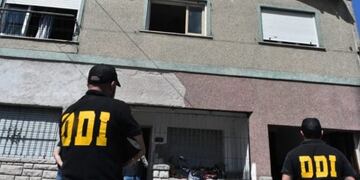 Liberan a una mujer y su hijo después de haber sido tomados como \