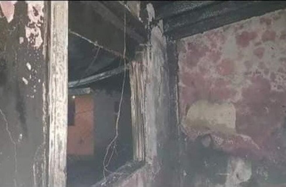 Una familia perdió todo tras incendiarse su casa en Villa de Mayo