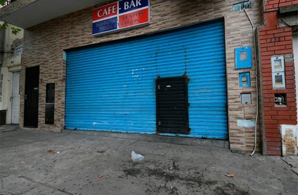 Dispararon tres veces en el bar cercano a la Terminal y la dueña seguía grave