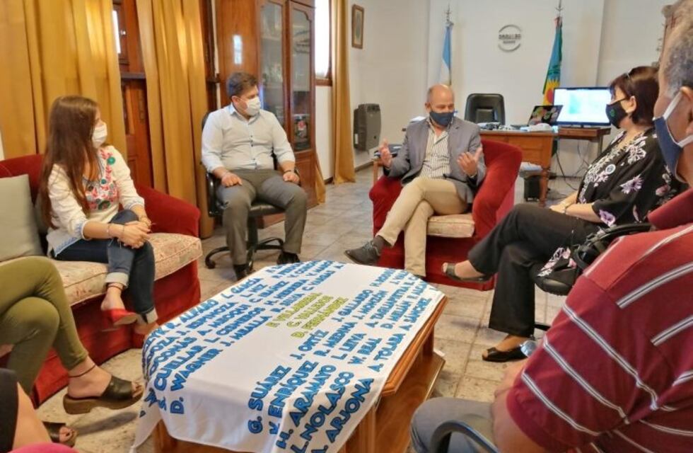 Coronel Rosales recibió la bandera que homenajeará a los héroes del ARA San Juan