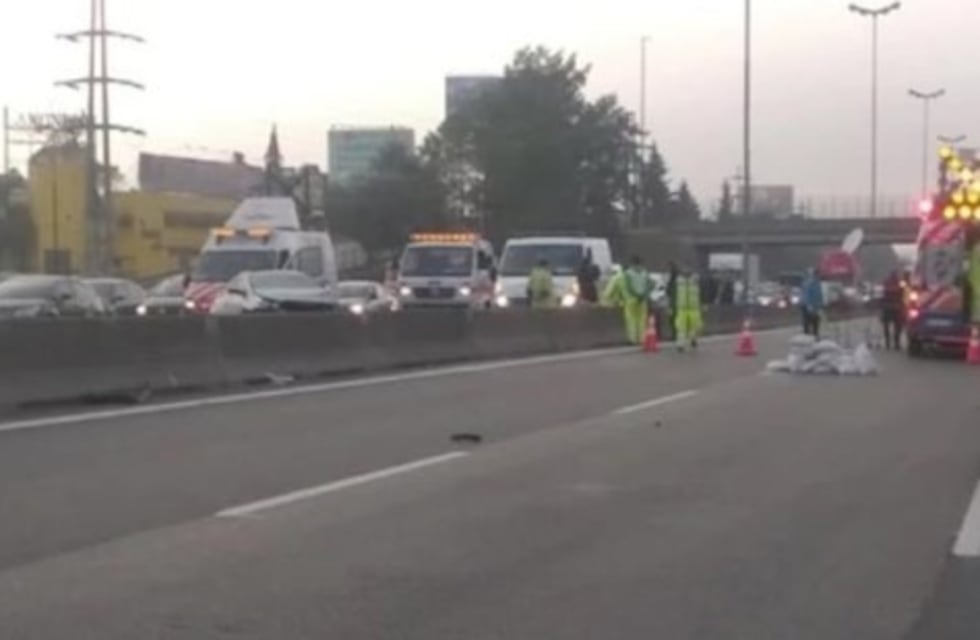 Choque en Panamericana: hay dos personas atrapadas en la cabina de un camión