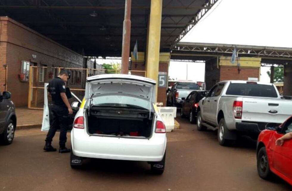 Detuvieron a un taxista por intentar pasar a una menor a Paraguay dentro del baúl