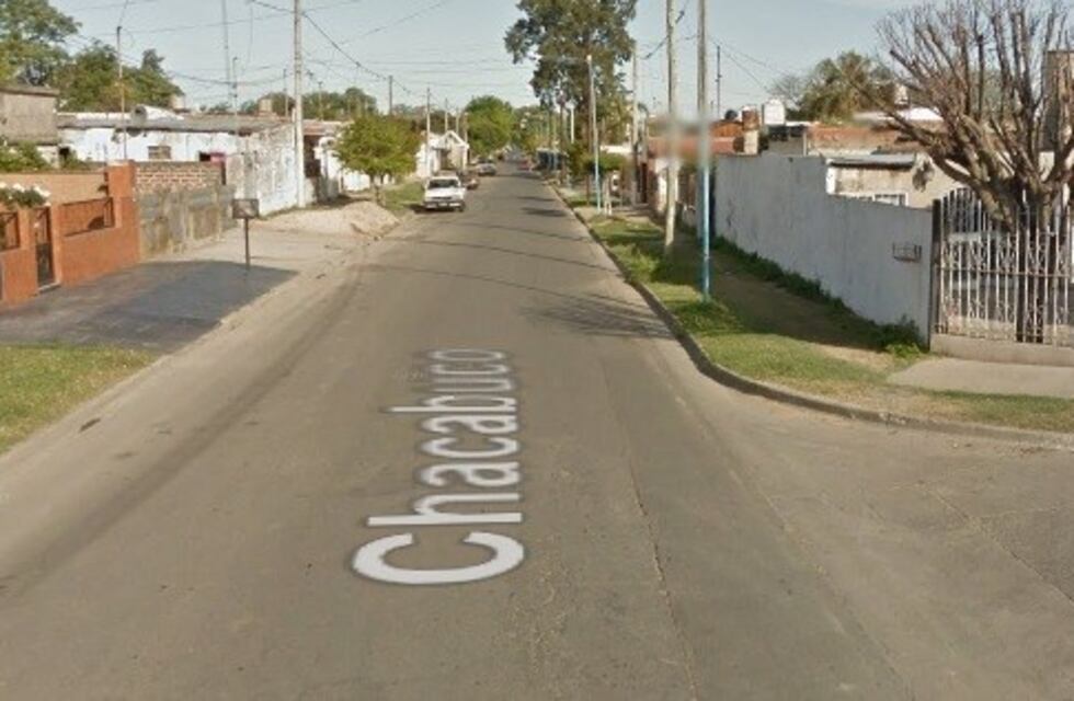 Le arrebató el celular a un nene de 11 años mientras caminaba por la vereda