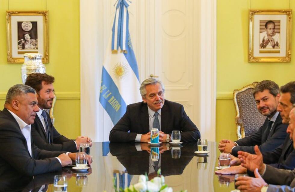 El Gobierno podría armar "una mesa del fútbol" para intervenir en la AFA
