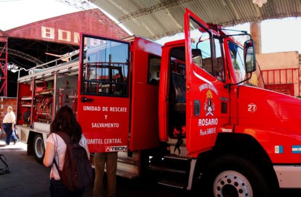 Un incendio provocado por una bomba molotov obligó a una mujer y su bebé a abandonar su casa