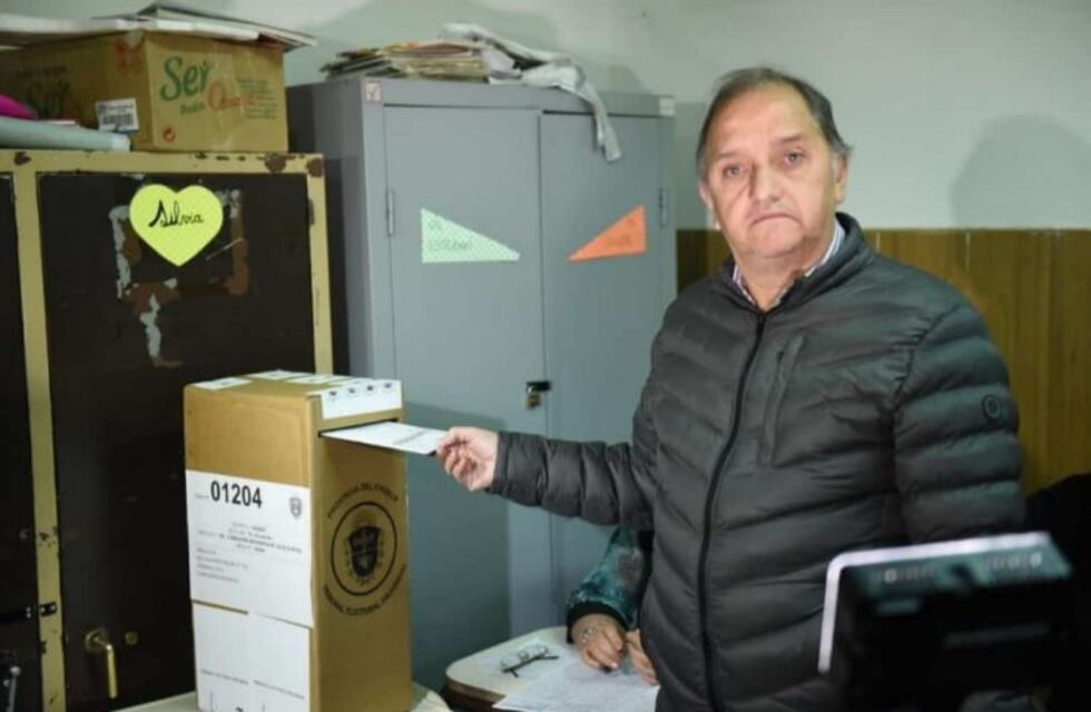Linares votó y mostró gran expectativa respecto a los resultados