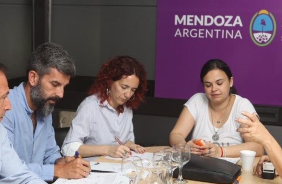 Paritarias: el Gobierno sumó nuevos acuerdos con suba del 15,7% y bono de $7.000