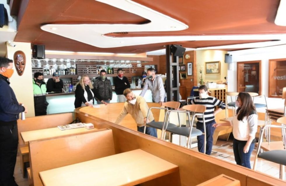 Un equipo municipal asesora a bares y restaurantes