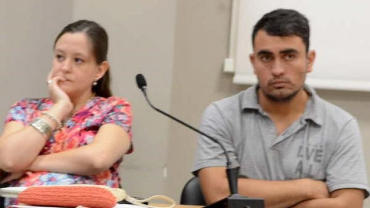 Derecha: Acusado de atacar a su familia