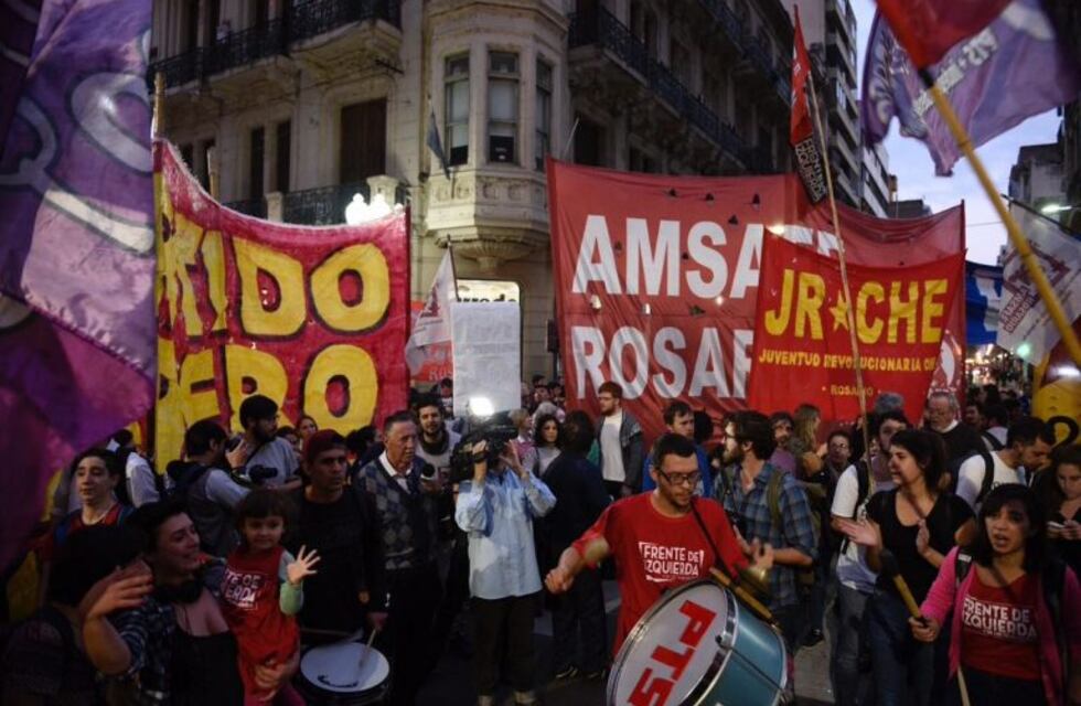 Movilización en el centro en repudio al violento desalojo de los trabajadores de Pepsico