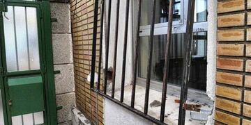 Los ladrones forzaron una reja para ingresar al jardín\u002E