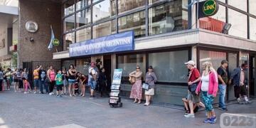 Cerraron un concurrido banco de Mar del Plata por un caso sospechoso de Covid-19 (Foto: 0223)