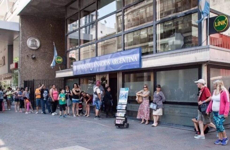 Cierran dos bancos por casos de coronavirus