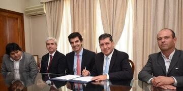 En la Casa de Gobierno, los mandatarios firmaron un convenio marco de cooperación turística