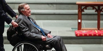 George H\u002E W\u002E Bush fue ingresado en la unidad de cuidados intensivos de un hospital de Houston (Texas) a causa de una sepsis, según informó el 23 de abril de 2018 su portavoz\u002E EFE/ Brett Coomer /
