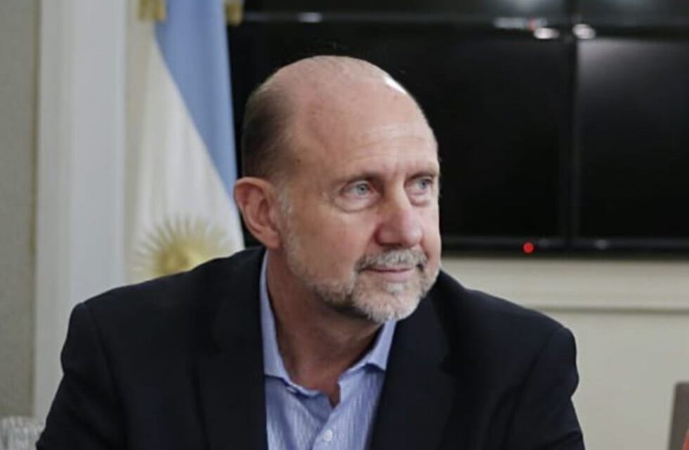 Perotti firmó decreto para congelar por 60 días las facturas de la EPE, Aguas y los peajes santafesinos