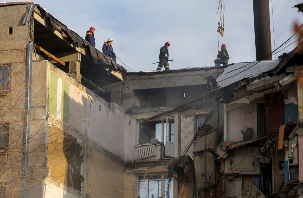 Ascienden a nueve los muertos por el derrumbe de un edificio en Rusia
