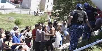 Saquearon a un camión en Córdoba (Ramiro Pereyra/La Voz)\u002E