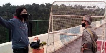 Un joven intentó ingresar al país por el puente Tancredo Neves
