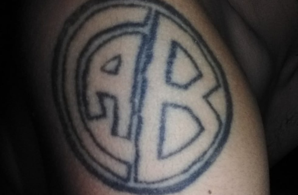 Un tatuaje de Belgrano por muchos "me gusta"