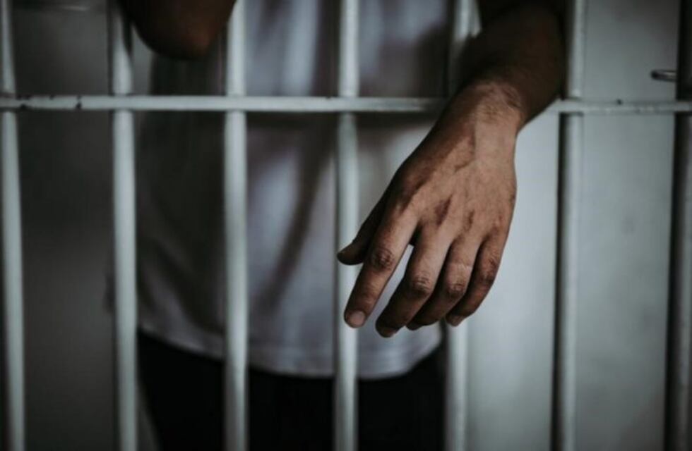 Está preso por violar a una hijastra y ahora abusó de su hija de 9 años adentro de la cárcel de Ushuaia