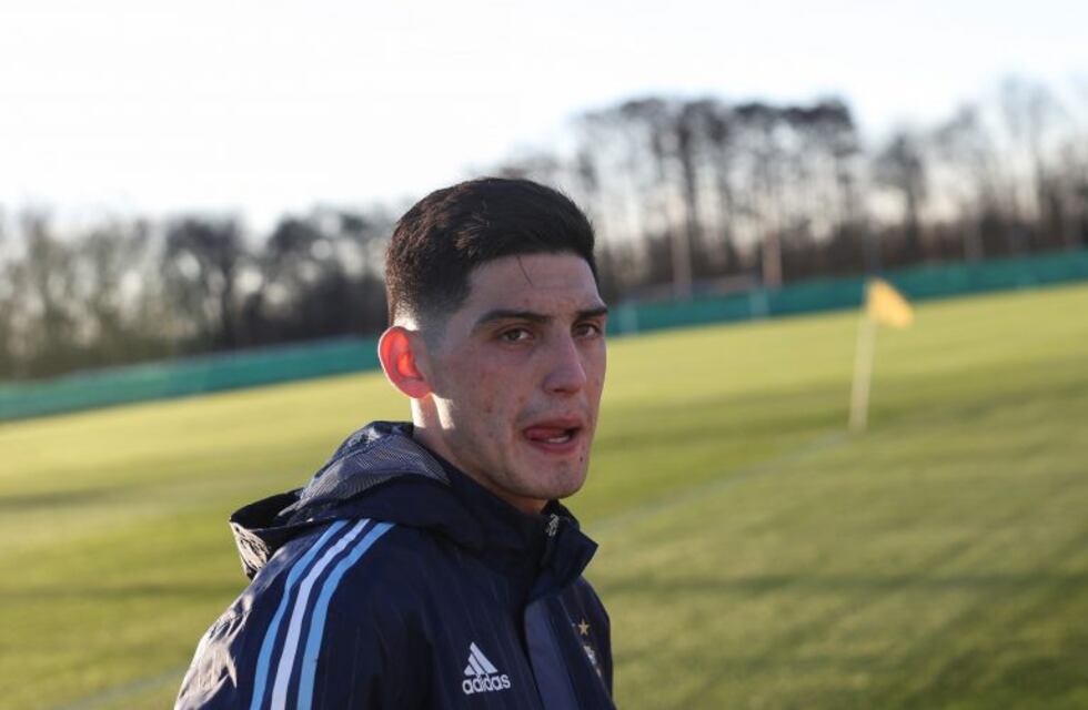 Espinoza no pasó la revisación médica y peligra su incorporación a Boca