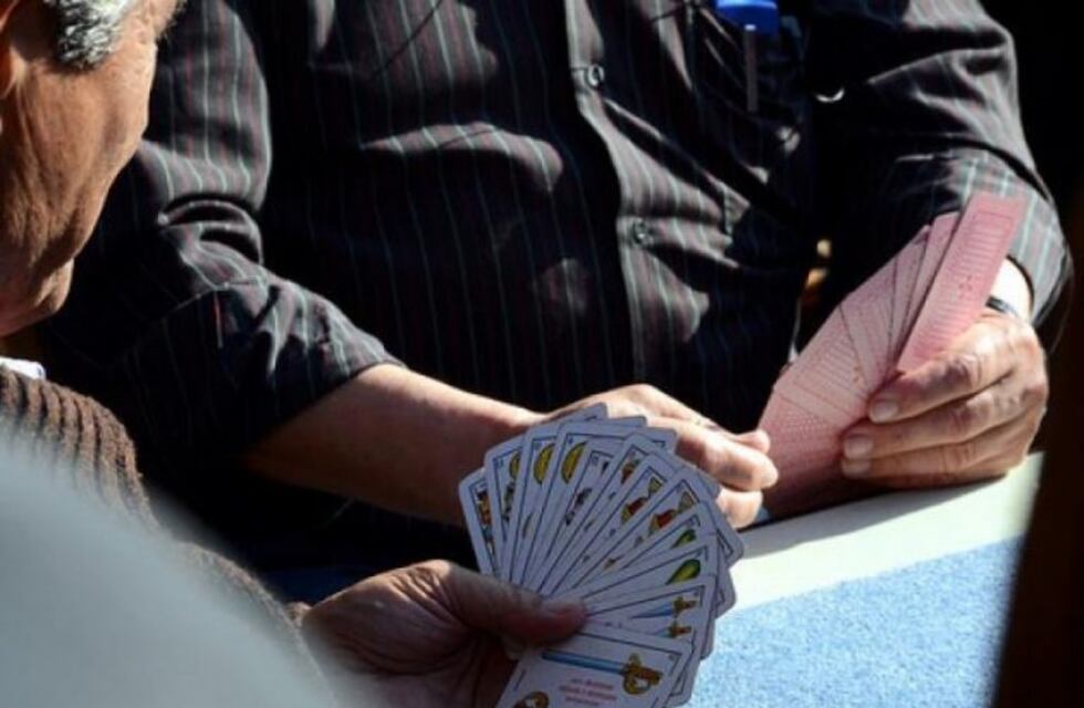 Se desarticuló un torneo de cartas clandestino