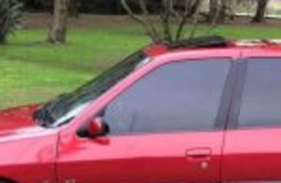 Los sorprendieron mientras intentaban robar un Peugeot 306 cerca de Circunvalación