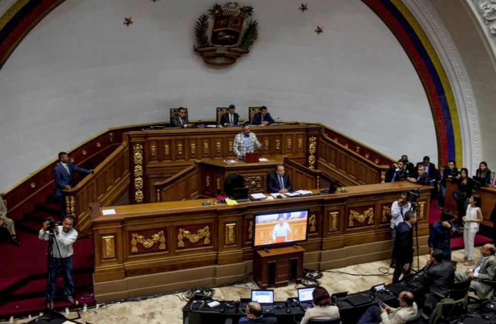 El Parlamento venezolano aprobó el inicio de un juicio político a Nicolás Maduro