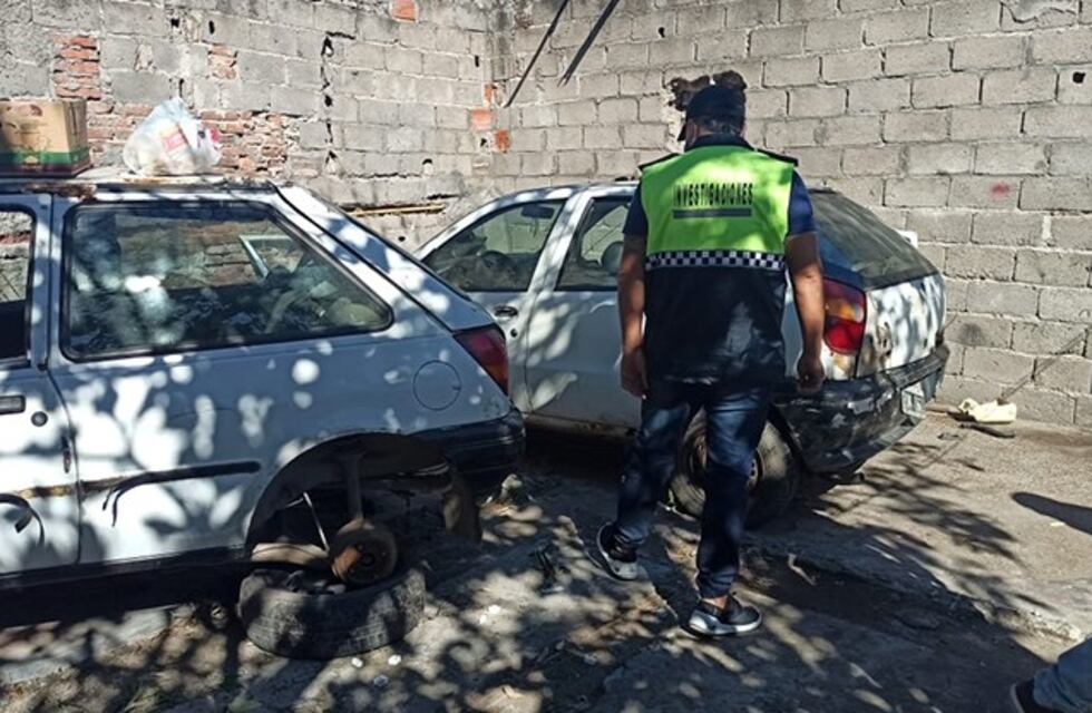 Inseguridad: buscaban una camioneta robada y hallaron dos autos con patentes adulterados